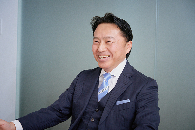 代表取締役社長 岡元 隆徳